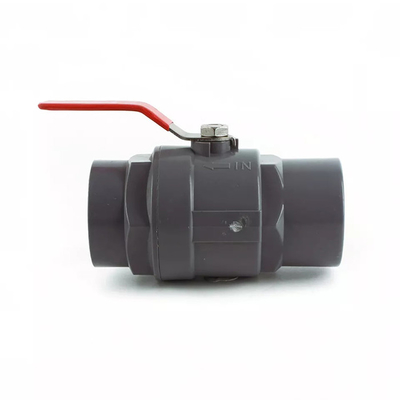 أسود 1.6MPa PVC 2 قطعة صمام كروي بلاستيك بمقبض من الفولاذ المقاوم للصدأ