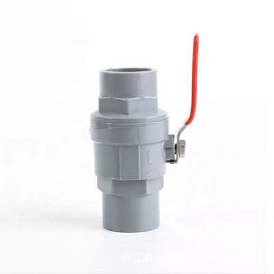 البلاستيك الأبيض UPVC قطعتين صمام الكرة ثنائي الاتجاه PVC الري صمام